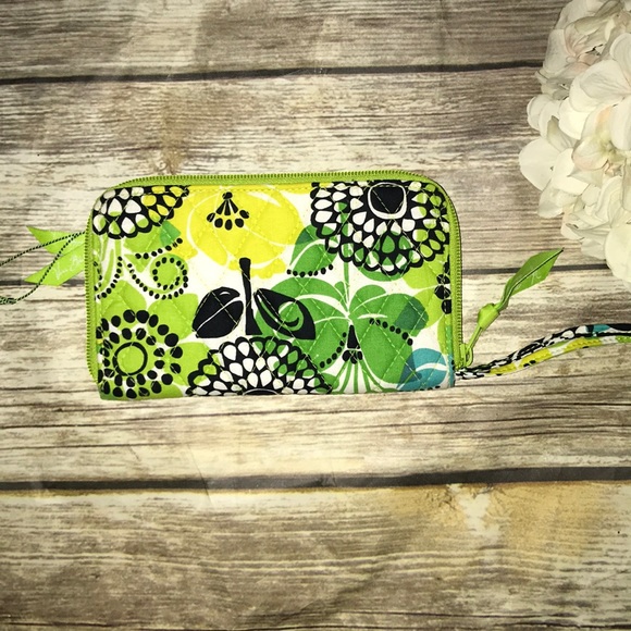 Vera Bradley Handbags - New Vera Bradley wallet
